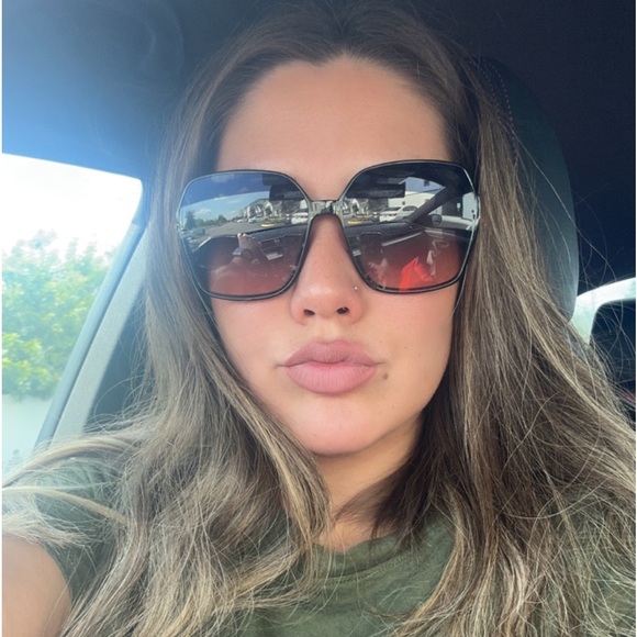 Meet your Posher, Tiffany - Picture 1 of 1